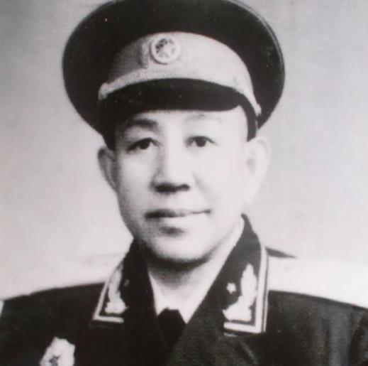 80年代，离休在家的原广州军区副政委晏福生，得知曾给自己开车的司机小张病逝，家境