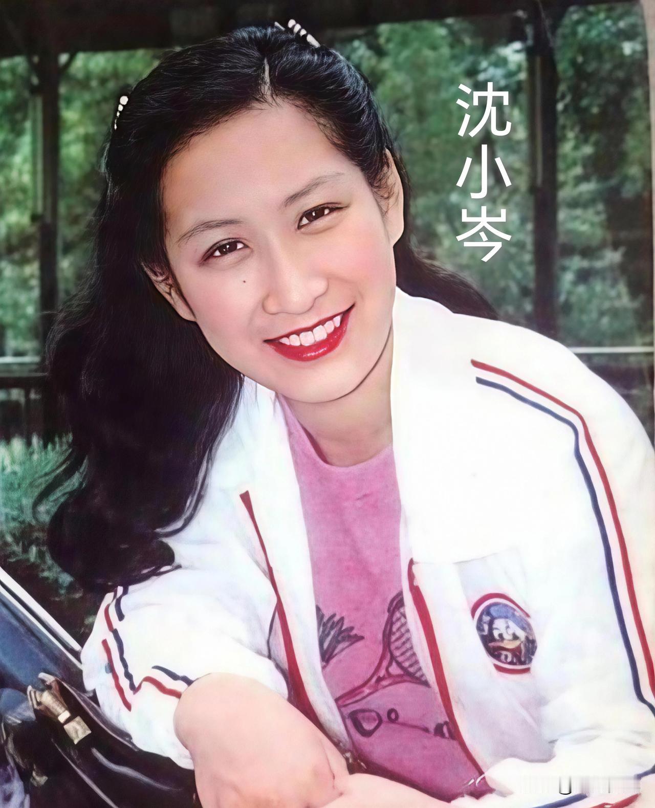 沈小岑的西化演变沈小岑，上海人，上海芭蕾舞团歌唱演员，上世纪八十年代著
