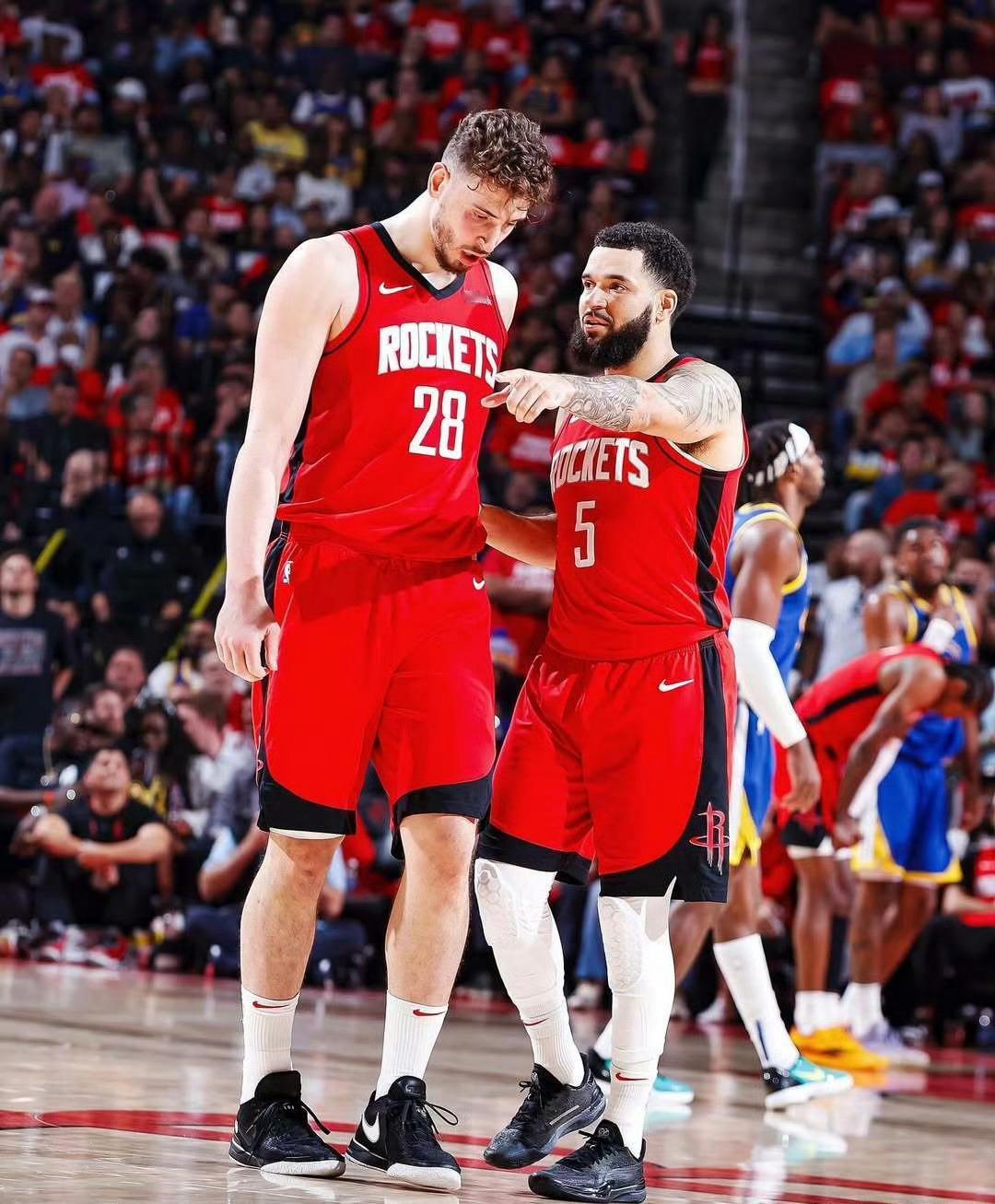 申京居然在赛后采访说什么“我们真的太想念范弗利特了”，真把我气笑了。想到了之前老