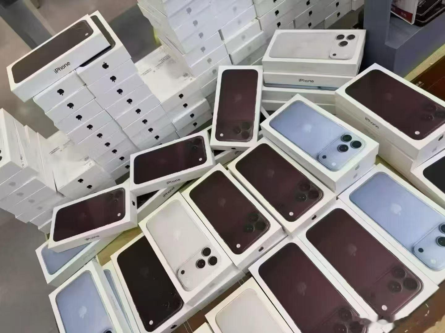 苹果新任CEO约翰·特努斯在首访中明确表态不需要每年更换iPhone，强调产品耐用性并将选择权交还用
