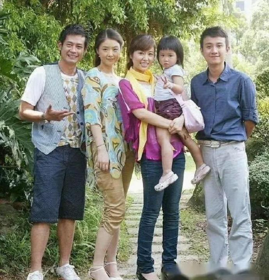 蒋欣那时候居然比林心如还美！这是哪个剧的剧照？有人看过吗？​​​