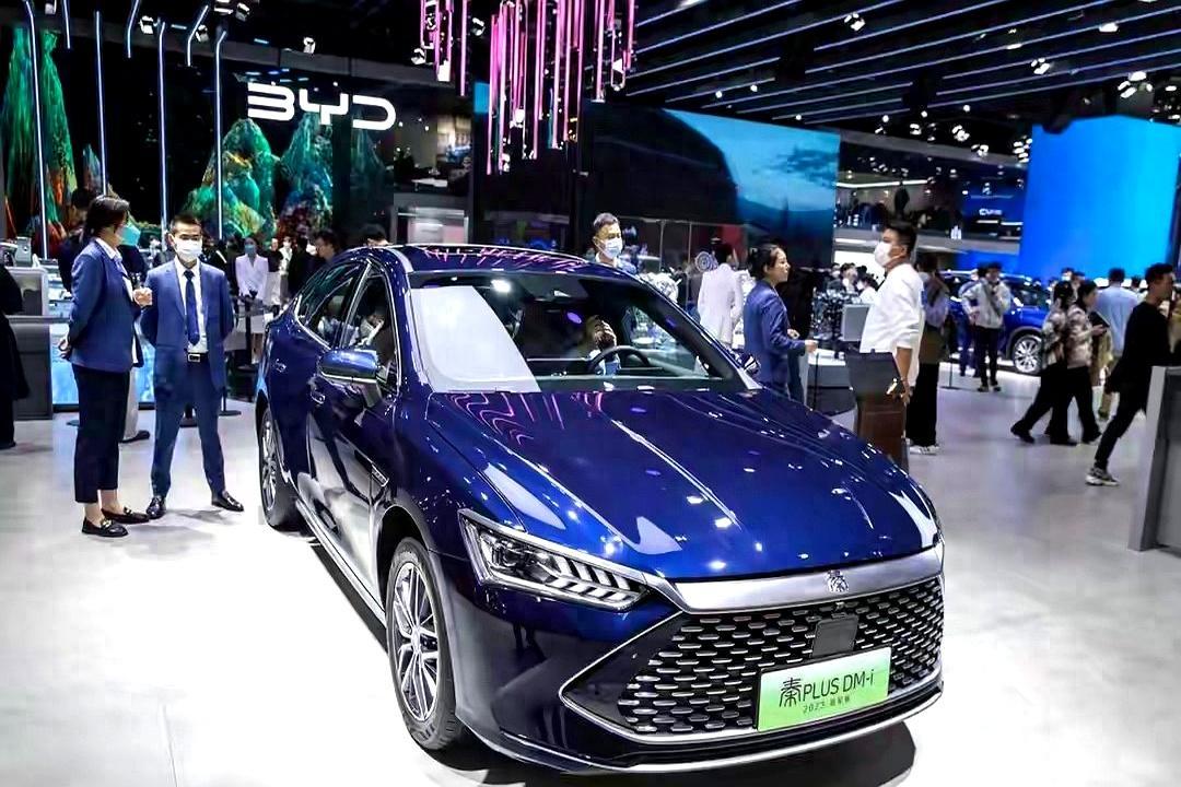 开了比亚迪混动，再开丰田混动，车主直言：差距太大了！先说说比亚迪混动给人的感觉。