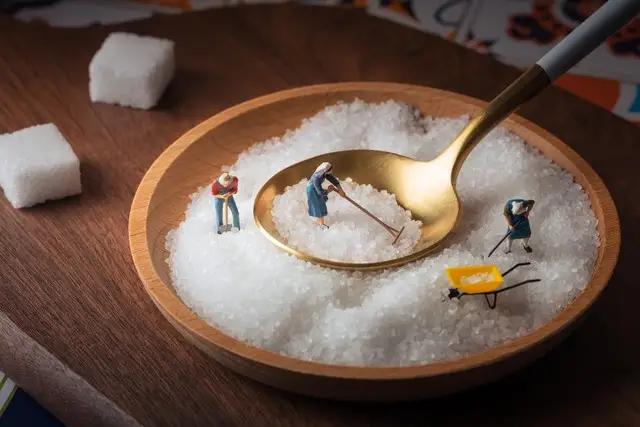 颠覆认知！北大研究：老人吃咸点更长寿？盐分真相大揭秘吃咸到