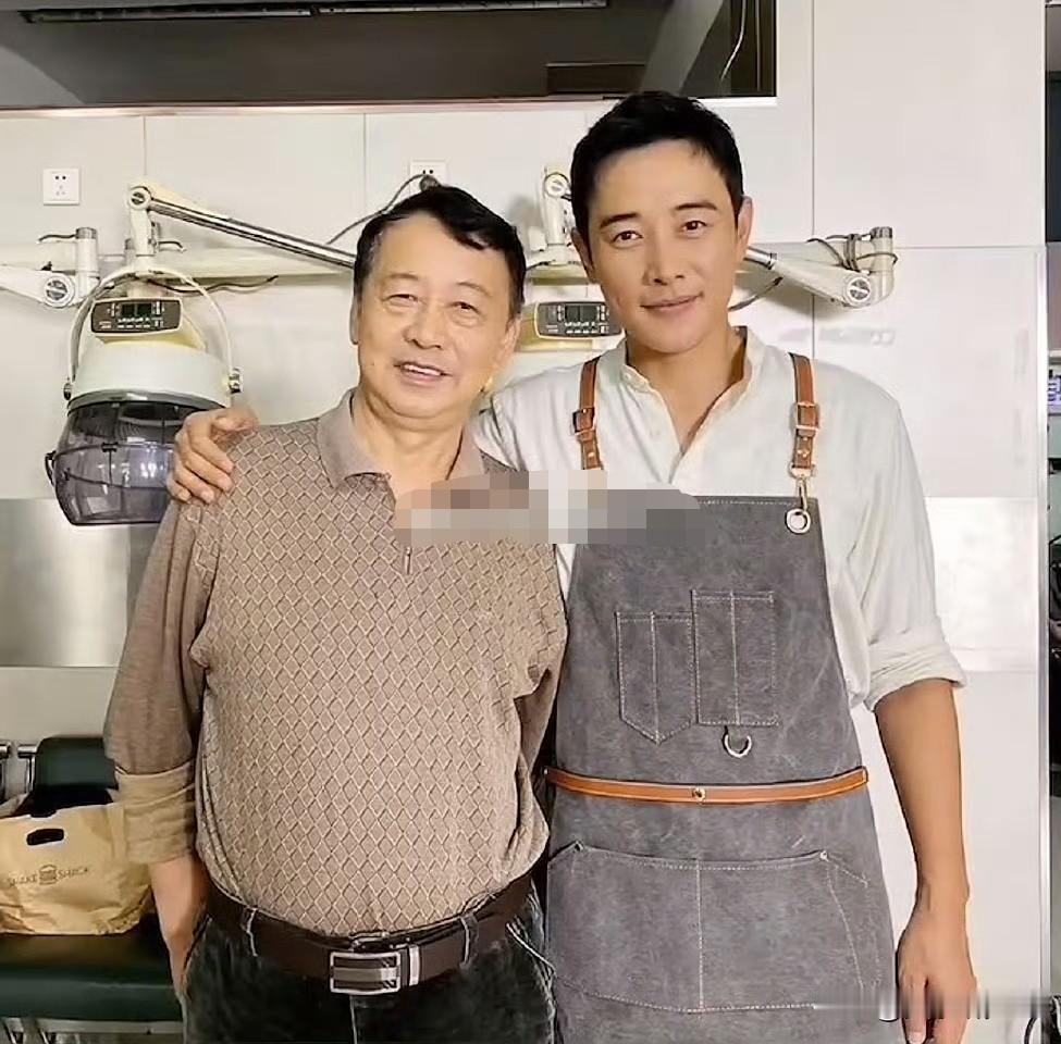 罗晋的爸爸走了。不是新剧消息，是他的父亲罗顺希先生在北京病逝，享年70岁。讣告