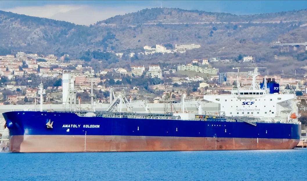 美媒突然爆了个大瓜，有一艘俄罗斯油轮装着足足73万桶原油，正一门心思往古巴赶，按