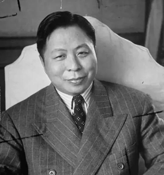 1952年，蒋介石过生日，请吴国桢吃饭，第二天还派一个司机送他回去，谁知半路上，