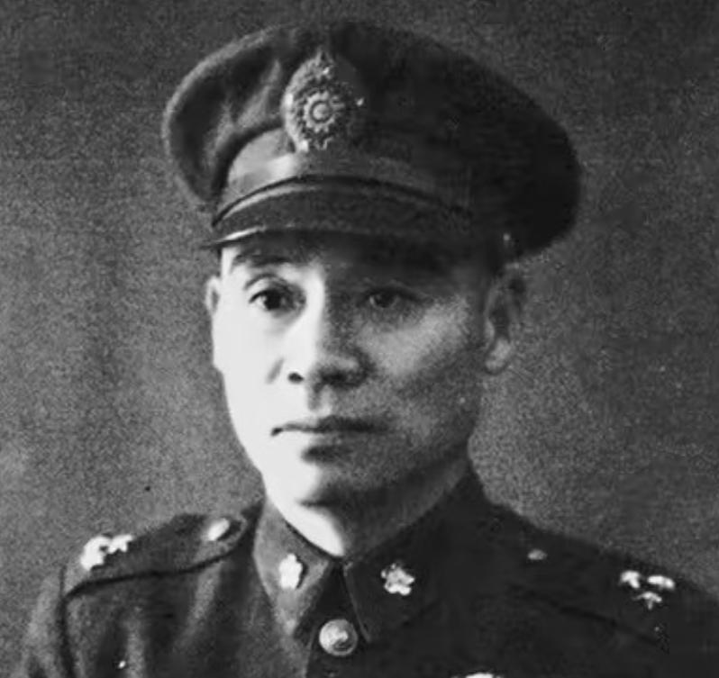 1943年，我军俘虏了一批国军，新四军战士孙长兴冲他们喊道："谁是韩德勤？"正当