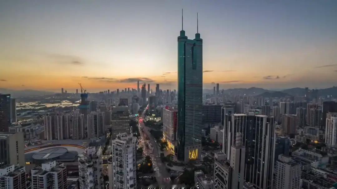 深圳地王大厦，距今也有30年了。深圳地王大厦高383.95米，也叫384米，地