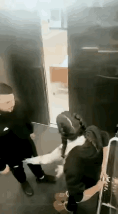 开玩笑可以，不要太过分了。