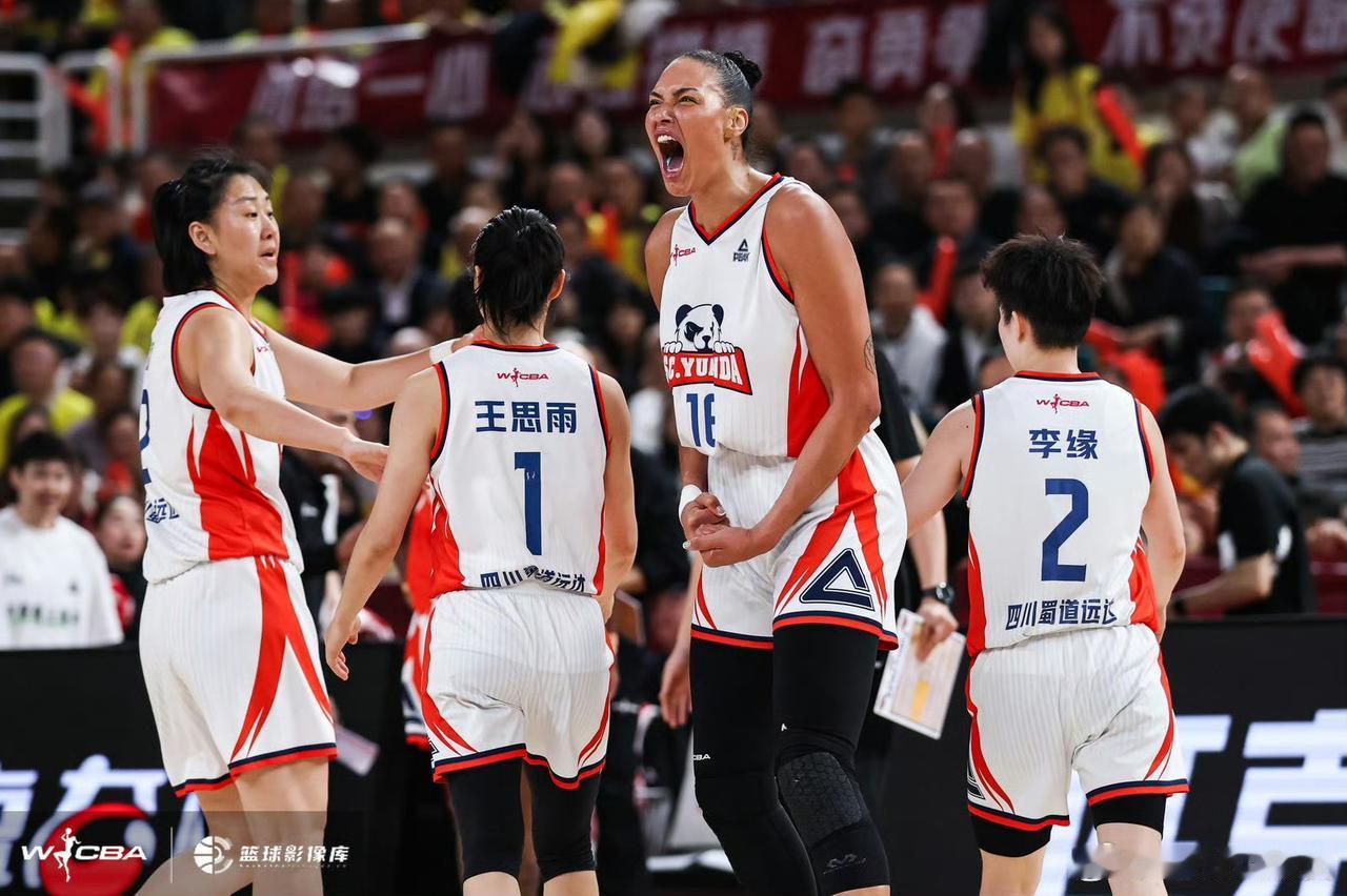 昨晚四川女篮整体表现一般，为何能赢球？因为篮板球抢的好，以及抓失误转化得分做