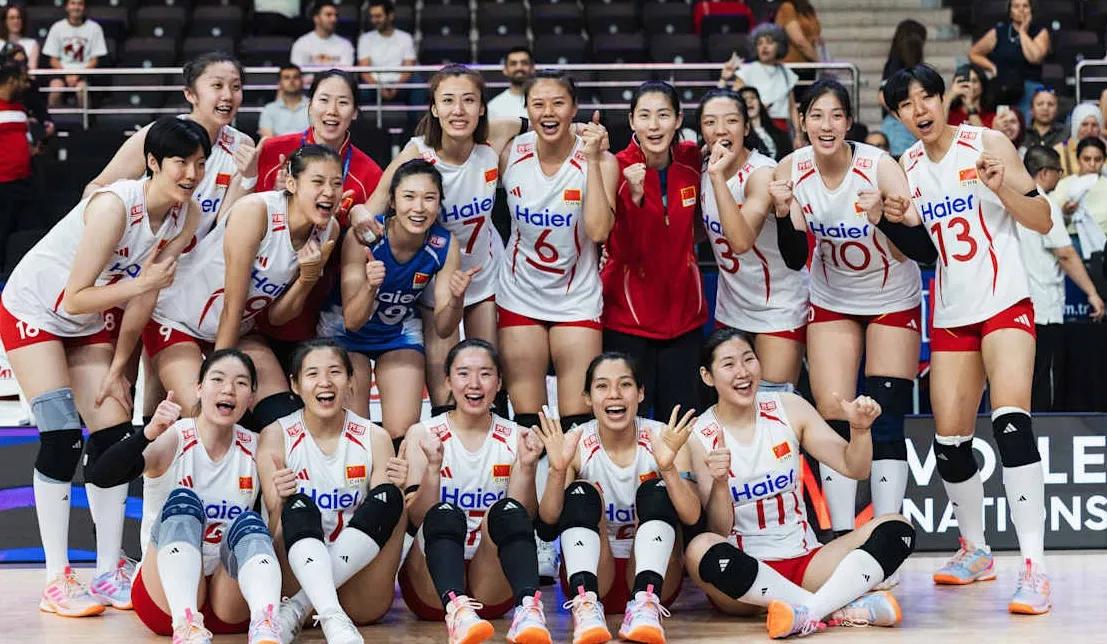 中国女排复仇法国女排。中国女排大比分3：0胜法国女排，拿到了2.04分。从
