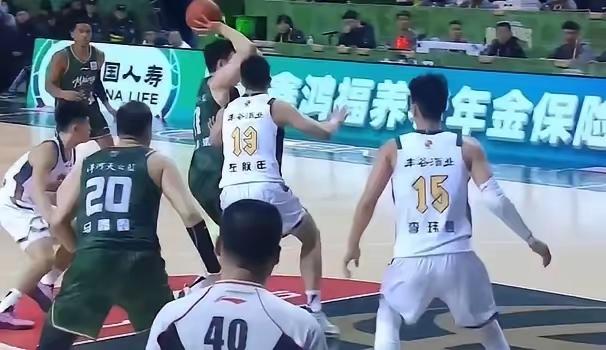 四川男篮真的有点儿憋屈，自己球队作为落后方,投篮没有任何问题呀。联赛都快打一半了