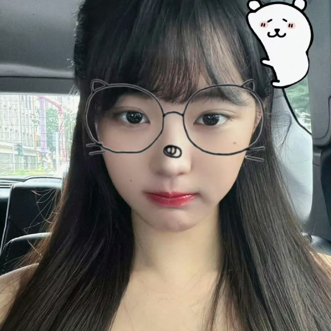 张元英可爱猪猪宝贝安宥真黄色战袍代言人带着边框一起拍