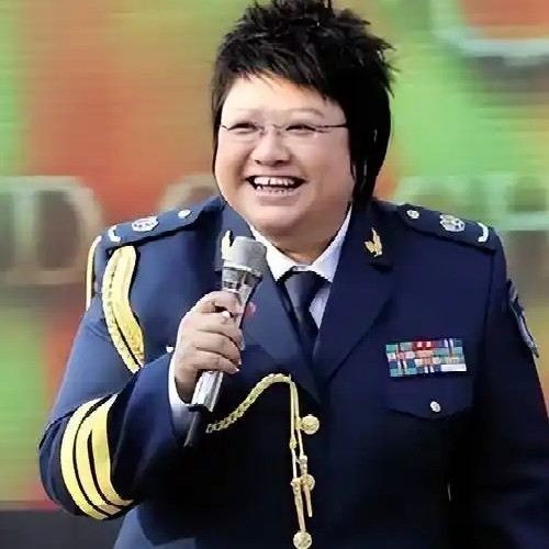 韩红说自己并不知道具备艺术家的气质，是大家发现了她的潜力。韩红说能有现在的这些成就是必然的，不是偶然