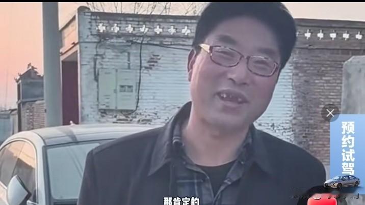 朱雪梅的公公（图1）向网友解释道：“儿子结婚时，为啥全程都没笑脸？儿子可不是像我