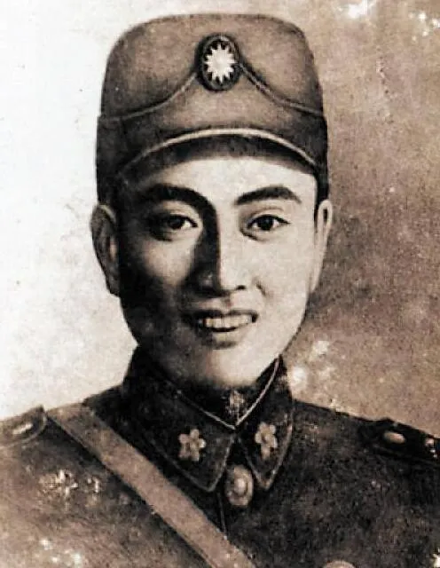 1916年，在万民征讨声中，袁世凯走上了灭亡。临终前，他激动地对儿子说：“出殡的