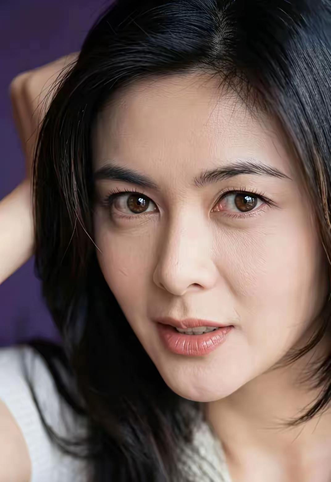 关之琳，李佳欣，杨丽坤，林青霞！这四个美人，你觉得谁最好看呢？我怎么觉得杨丽坤