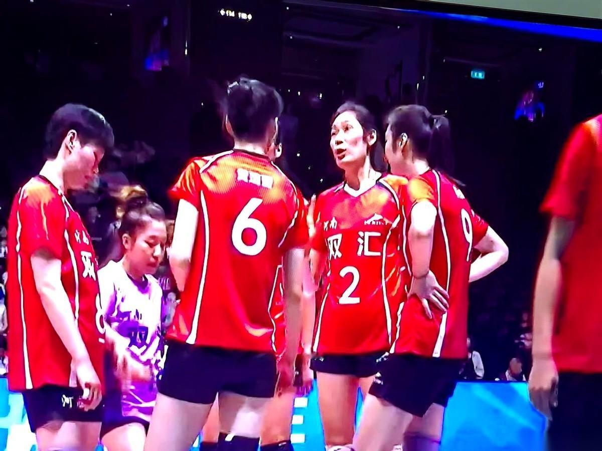 38次扣球，砸中23个。这是刚做完手术、还在恢复期的人，打出来的数据？我看完