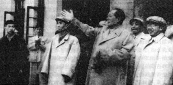 他破译了长征路上860种敌军密码，却在1962年的大会上连座位都没有，毛主席得知
