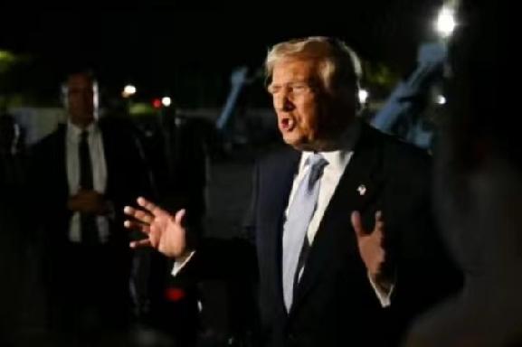 11月17日，路透社报道:“特朗普昨晚说，任何与俄有业务往来的国家都将受到严厉的