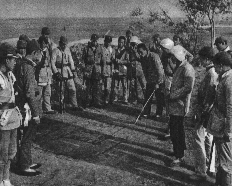 2500人的八路军新编团，有长短枪2400余支，还有几十挺机枪放在1940