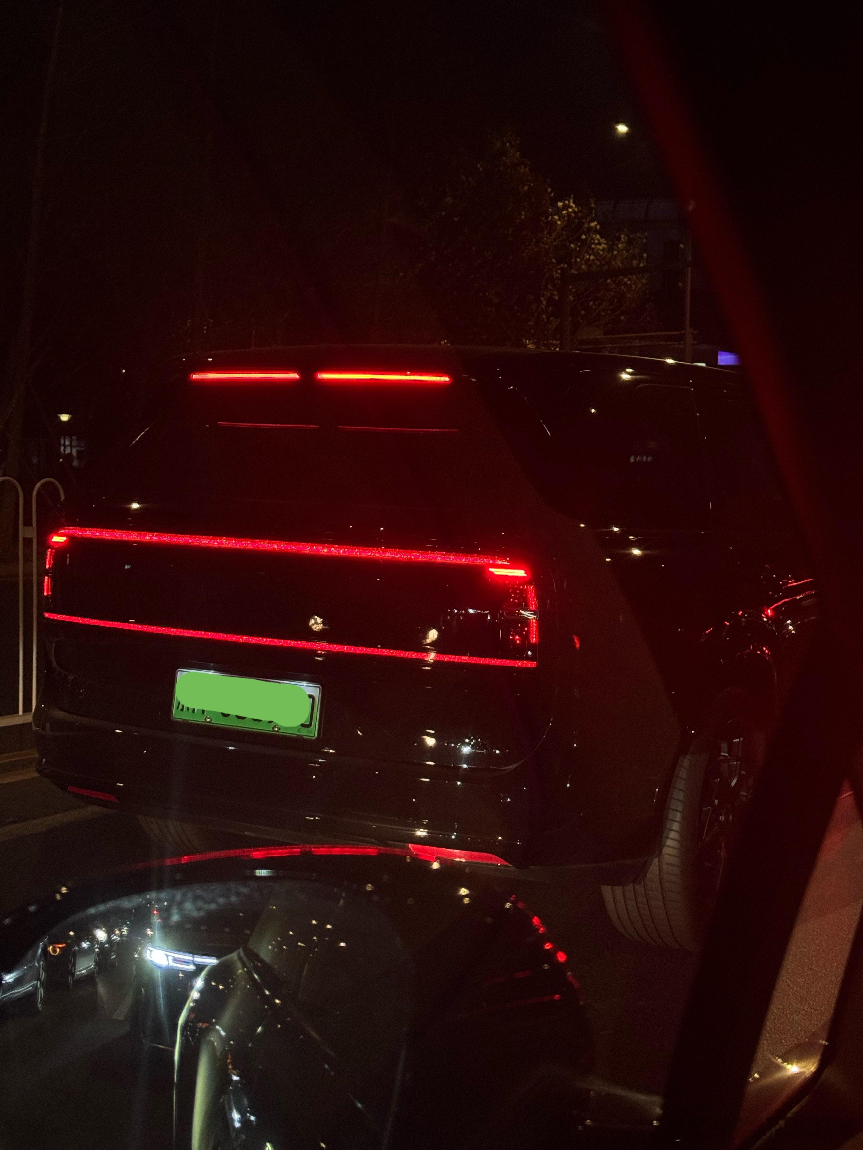 极氪9X卖的是真好啊！最近出门距离都不太远但每次在路上至少看见一台！包括之前