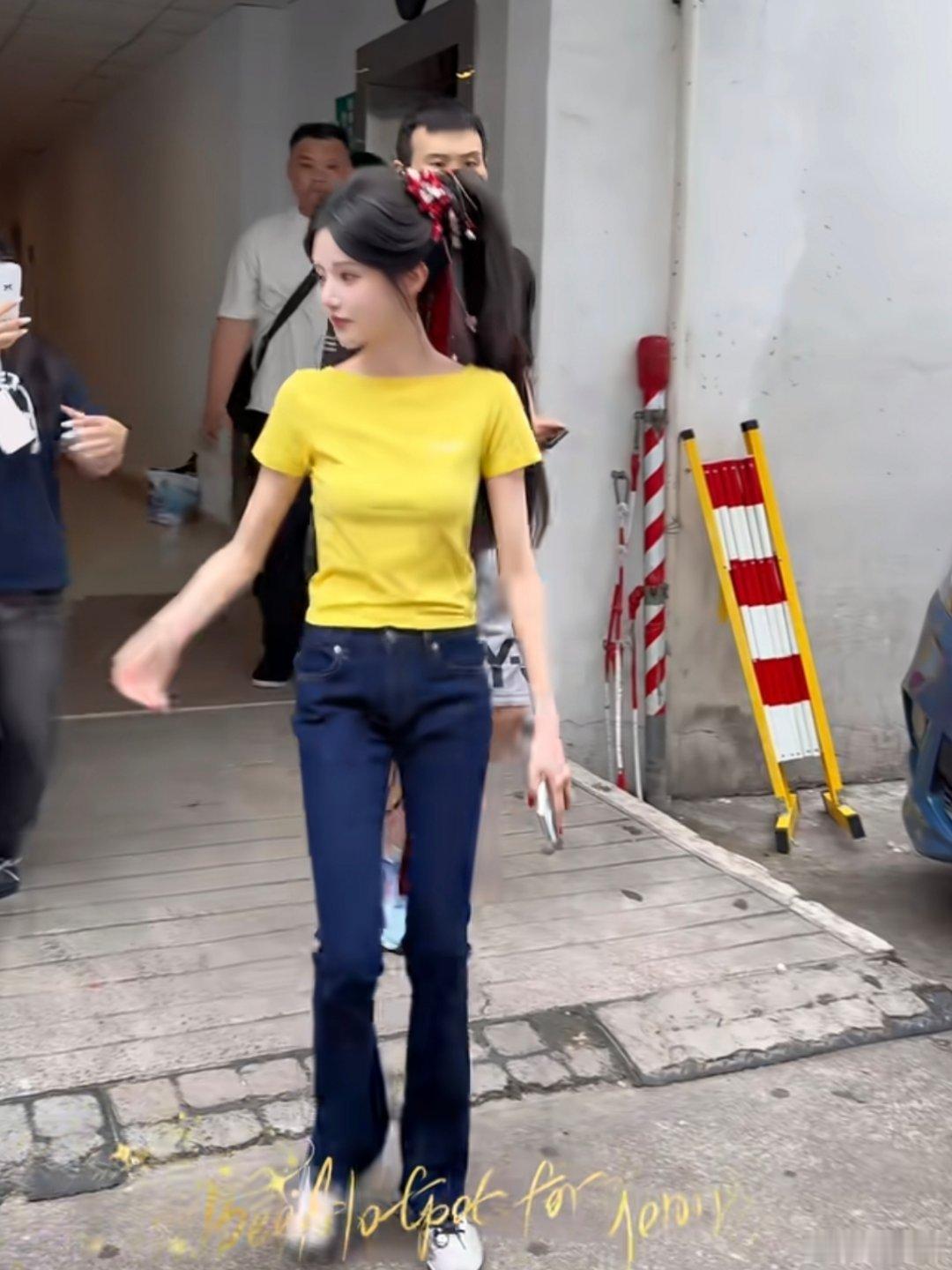 孙珍妮比宋祖儿还瘦感觉一阵风能吹走