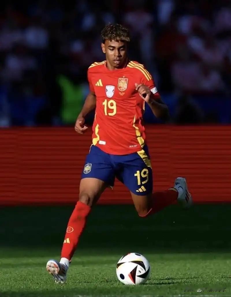 美加墨世界杯西班牙最强首发11人:门将：西蒙左后卫：库库雷利亚中后卫：赫伊