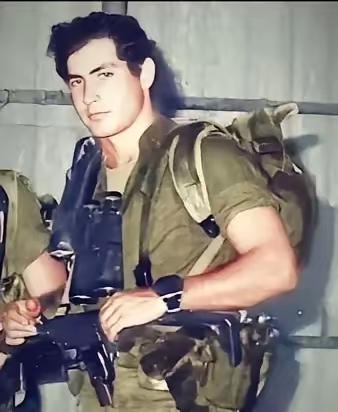 内塔先生年轻的时候长得结实又健硕，怎么老了变得那么瘦？人到中年应该发福啊，到老