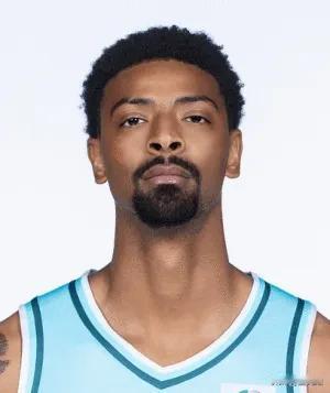 CBA历史上有两个球员挣多少钱我是一点不眼馋，一个是原来吉林队的琼斯，一个就是现