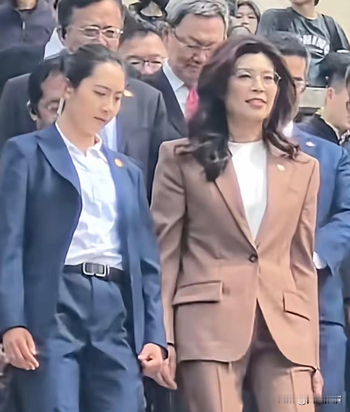 郑丽文真的不简单！国民党主席郑丽文最近接受媒体采访，说出了很多人不敢讲的实话