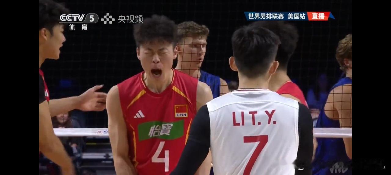 13:25，局分差距这么大！中国男排的精气神去哪了？不比不知道，一比吓一跳