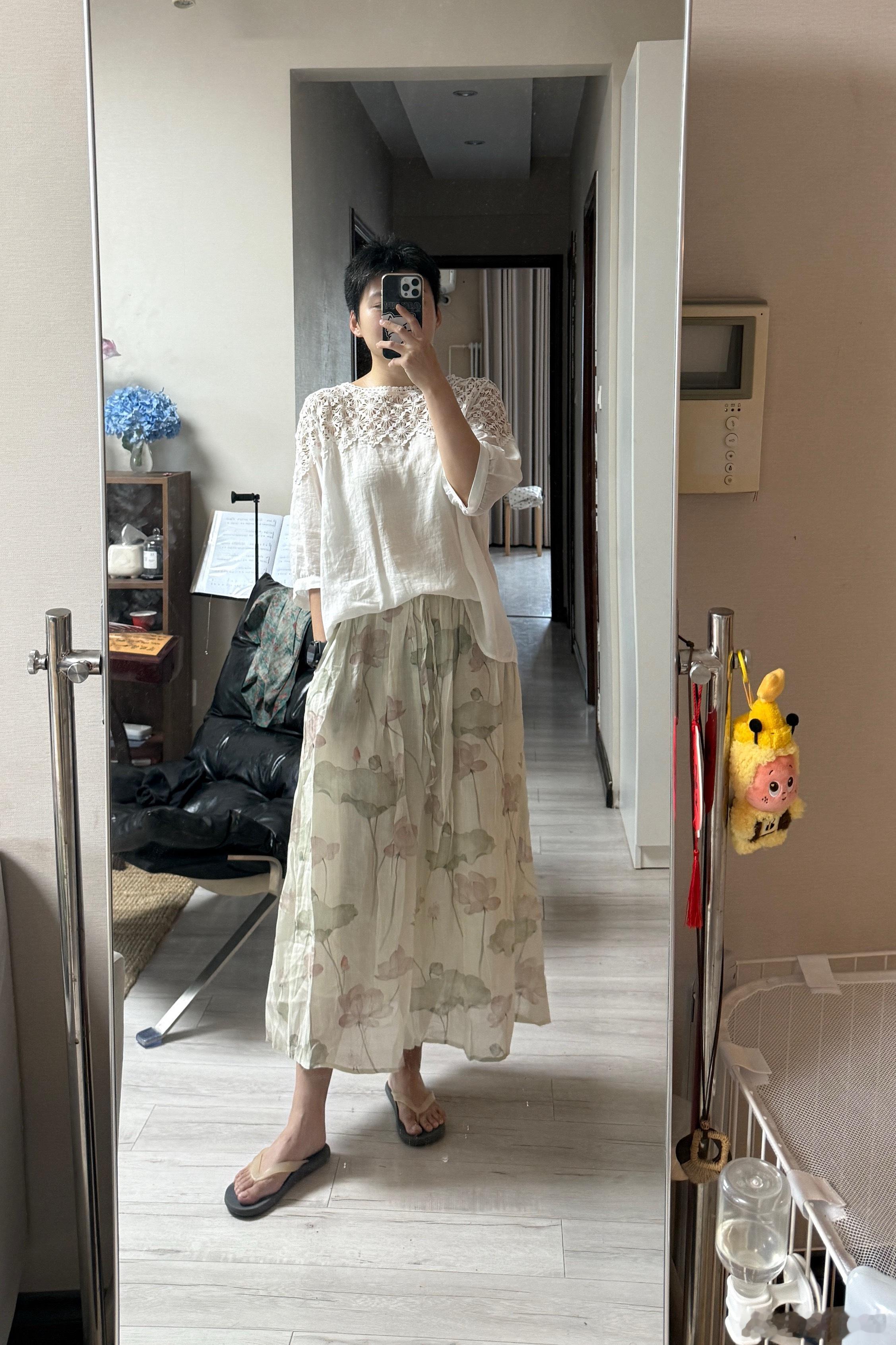 沉迷于棉麻+新中式不可自拔。今年一直没买什么衣服，夏天全给了直播间，都是收到试穿