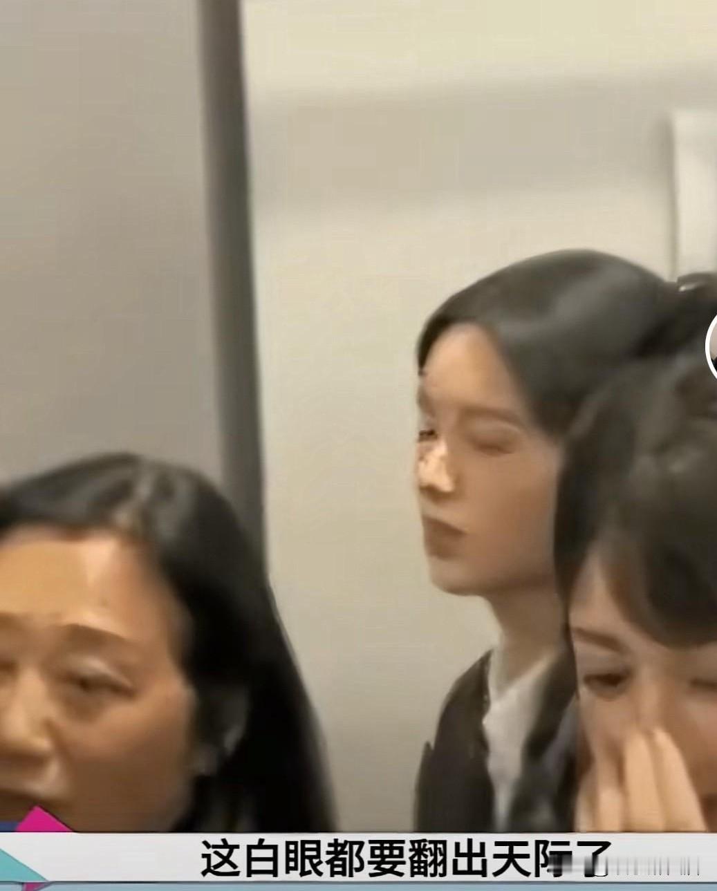 怪不得王诗龄说不喜欢周也，以前没发现周也这么心高气傲，但是看了时装周的镜头里，她