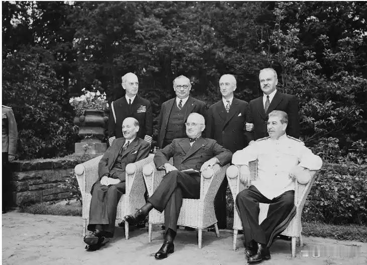 波茨坦会议最魔幻的一幕：主角开着会被自己人换了1945年7月17日，德国柏林