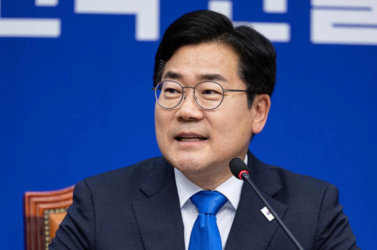 有人说：“朴赞大和郑清来就像手心和手背”。李在明难以取舍？台面上，总统不得
