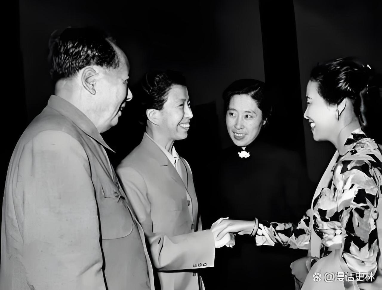 一件旗袍，一份报告，和一个女人的生死劫。1963年的春天，王光美怎么也没想到