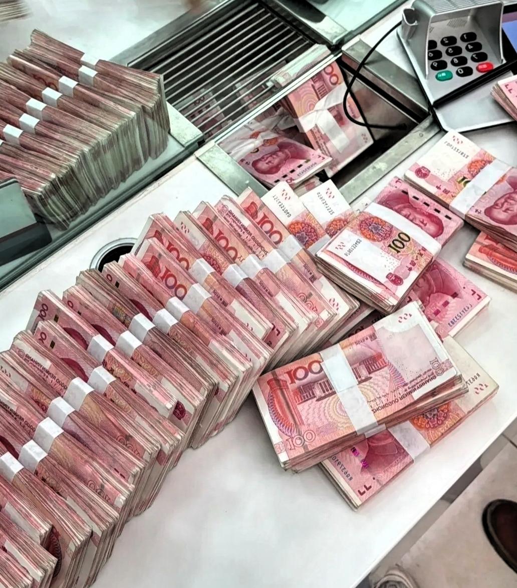 央行新规一落地，我就迫不及待的揣着36万去银行存大额存单，没想到把一沓还捆着