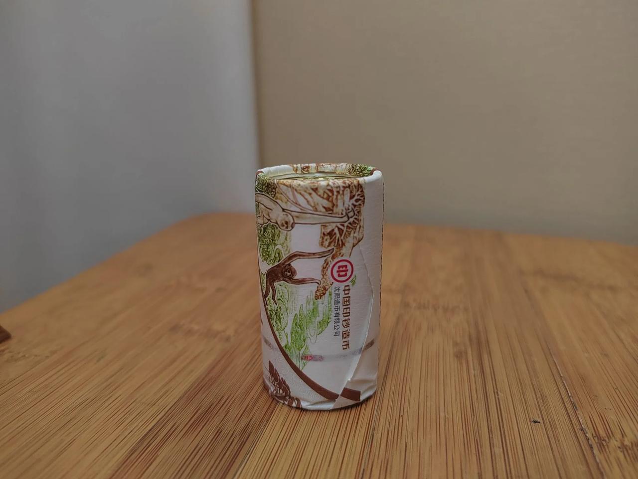 今天兑换到了心念已久的热带雨林纪念币，在银行兑换过程中我差点就报警了，隔壁柜台突