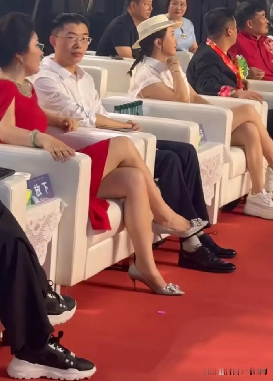 山东网红大集结，大衣哥与海参女王、爆火歌手郭有才、星光大道的草帽姐、嘉宾宋晓峰等