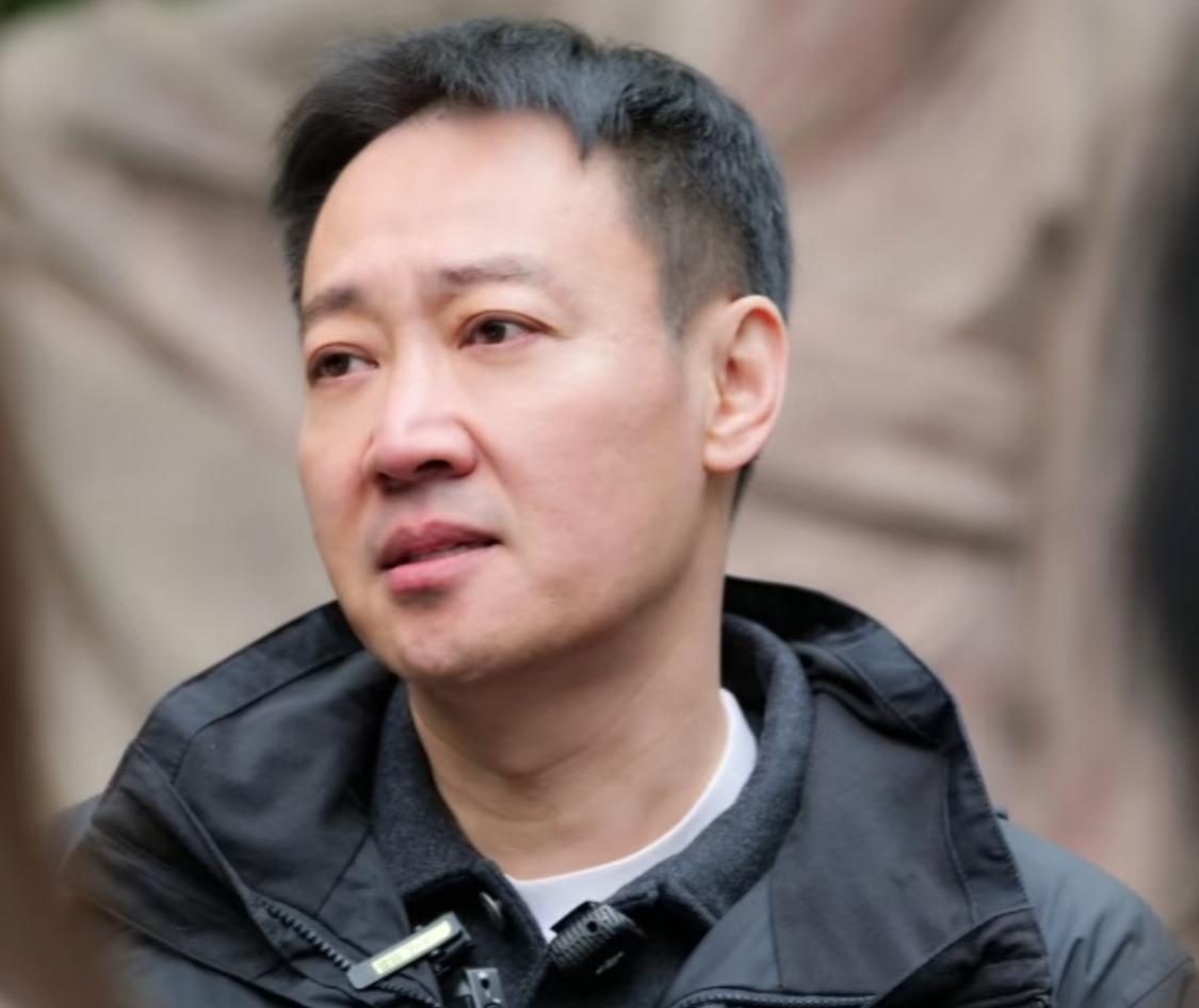 辛柏青可能成为这个世界上最让人唏嘘的人，不是说年纪轻轻丧偶，也不是说长的不够