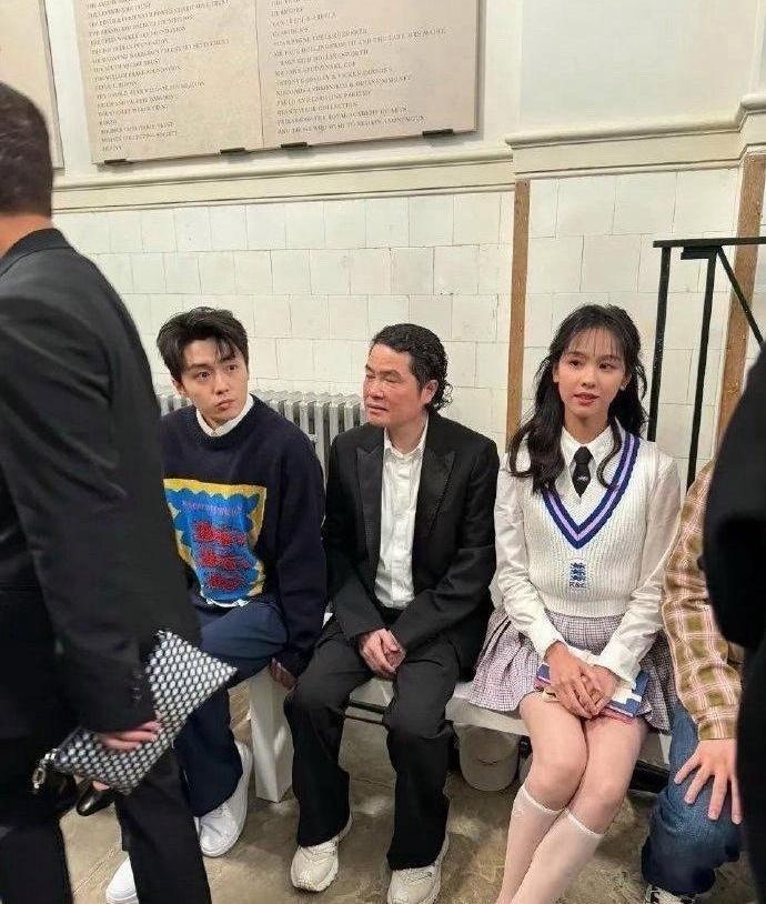 忽然发现，陈都灵离开美颜滤镜，在人群中是认不出的​​​
