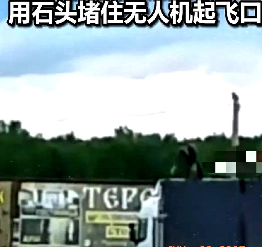 百姓手撕无人机，太猛了---**