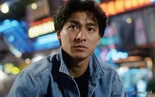 刘德华最引领潮流的造型有哪几个呢？我们一起来看看他公认最引领潮流的几个造型，