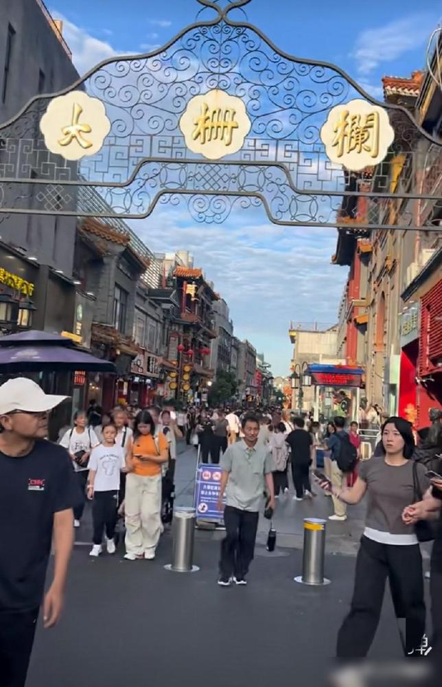 国庆节人气爆棚的城市。北京让人纠结的地方，不是值不值得去，而是好天气、浓厚的