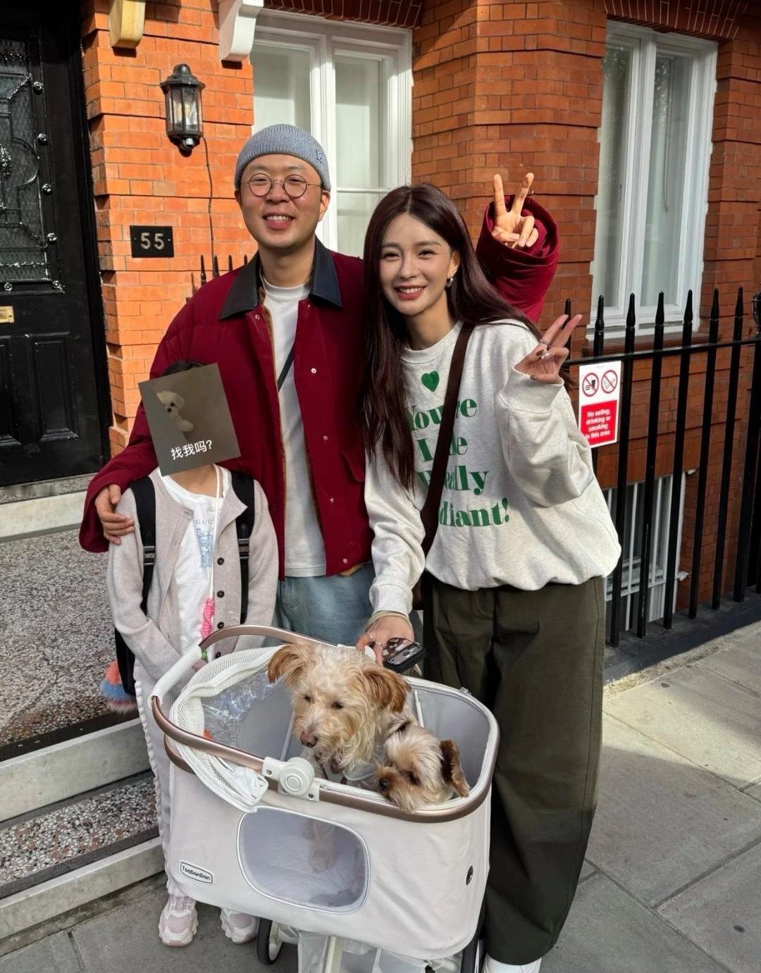 杜海涛和老婆沈梦辰现身英国伦敦街头,他们带着宠物狗外出逛街,看起来很开心!有钱人