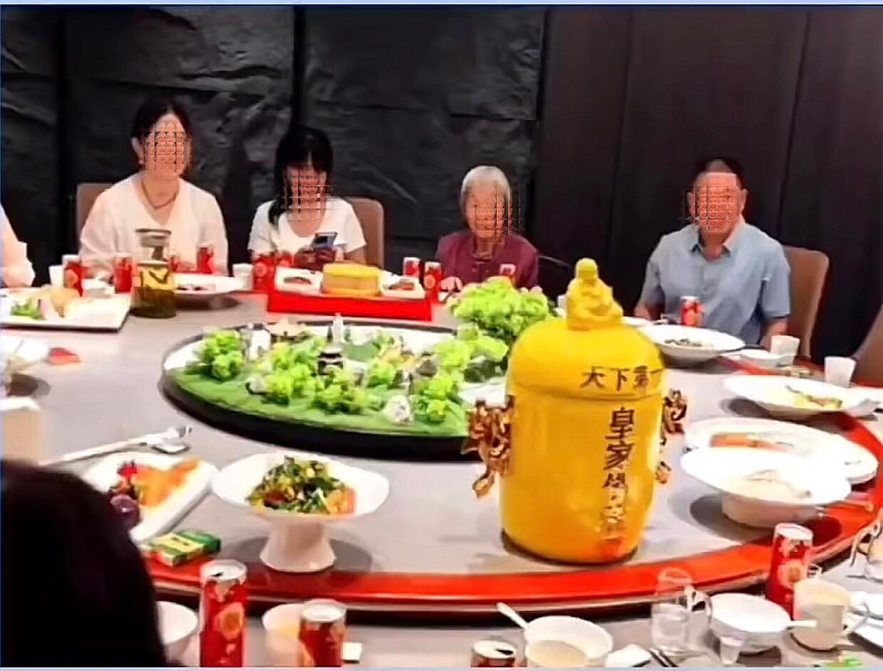 谈了四年的感情抵不上一顿饭钱。四年一千四百多天，从陌生到熟悉从牵手到同居从争