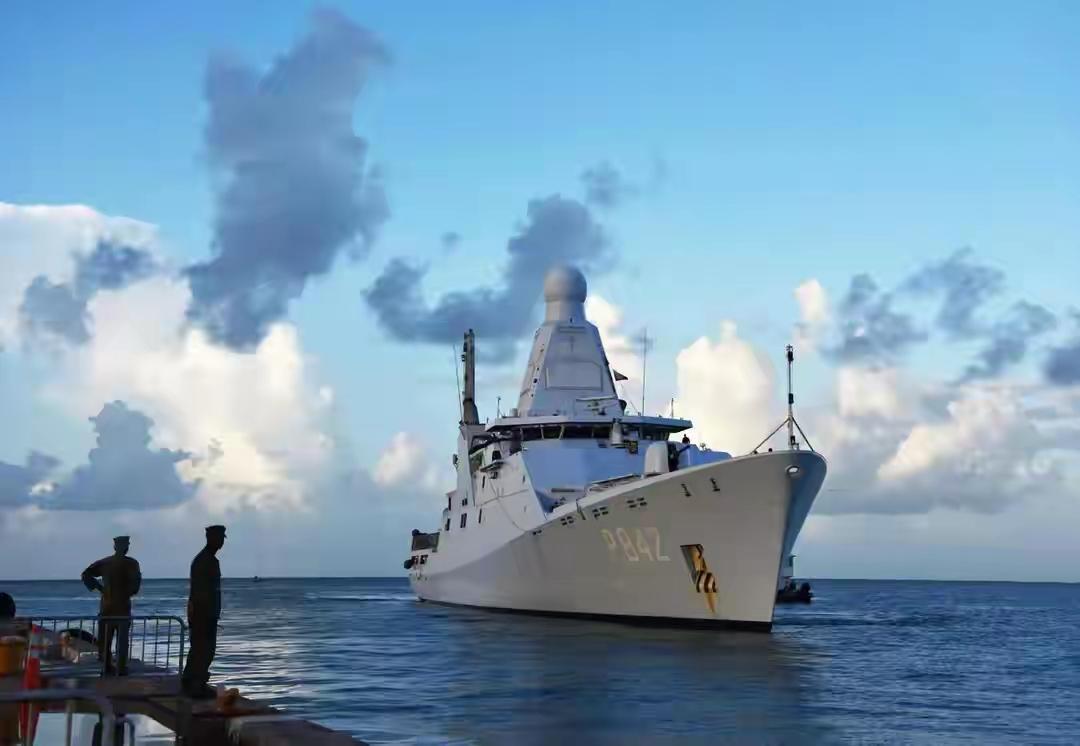 荷兰军舰刚非法闯南海，解放军发一条语音：谁胆敢挑衅，绝不手软。短短一句话，字字铿