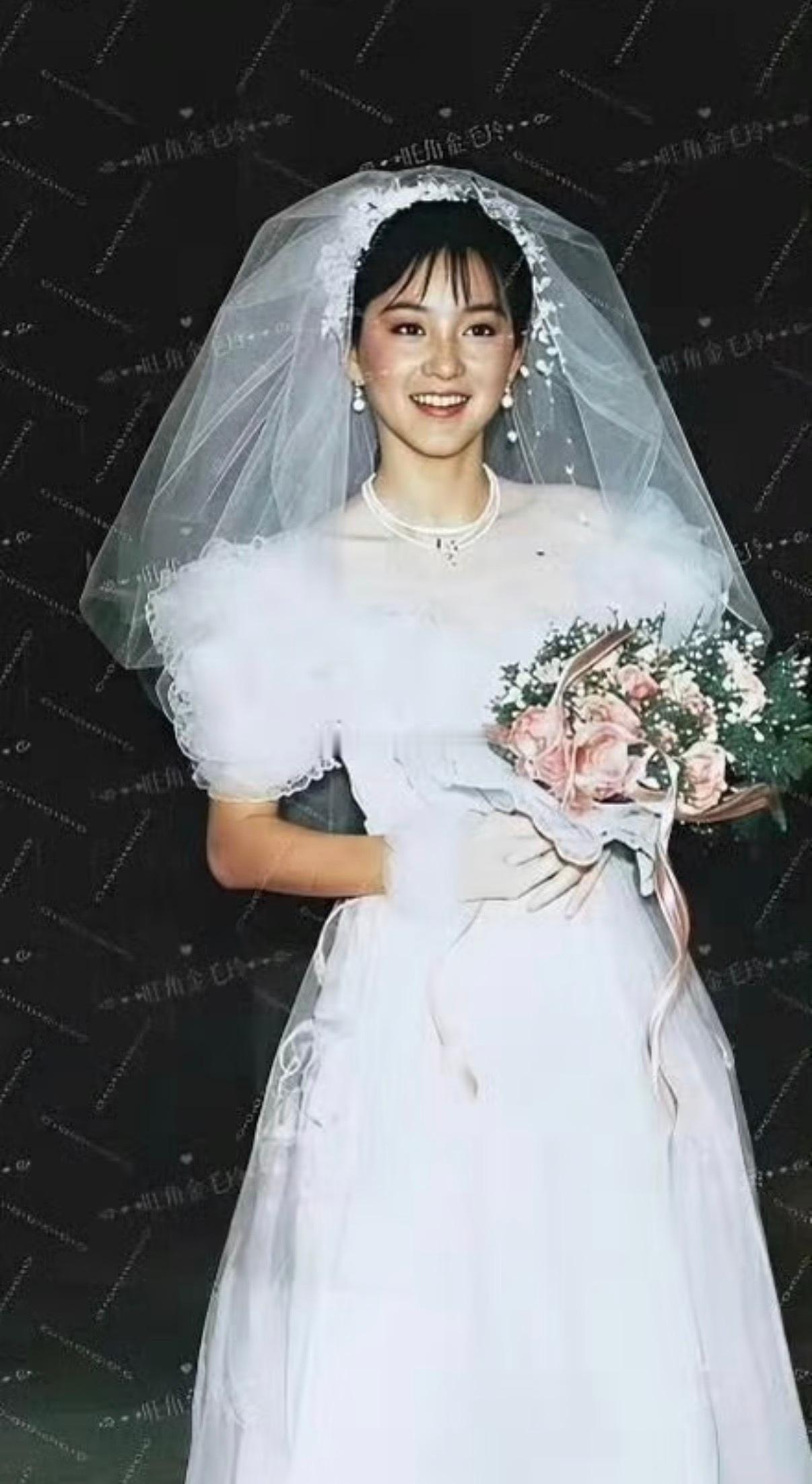 当年被吐槽土气的婚纱，原来是香奈儿孤品​​​