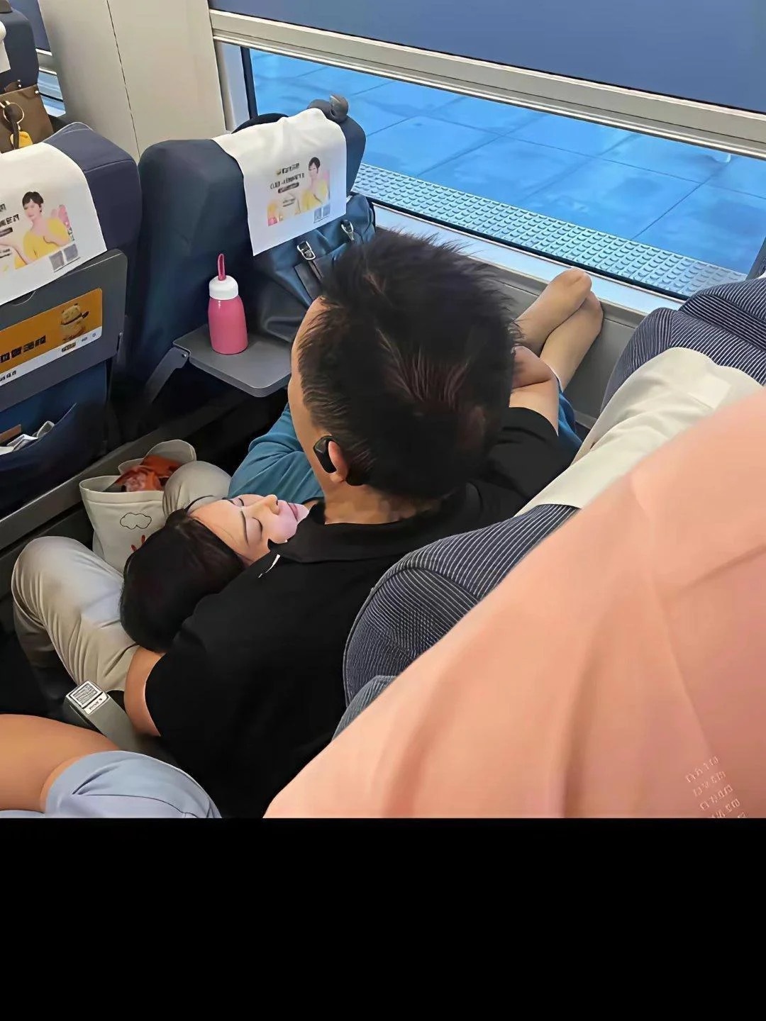 友友问一下，高铁上碰到这种怎么办？